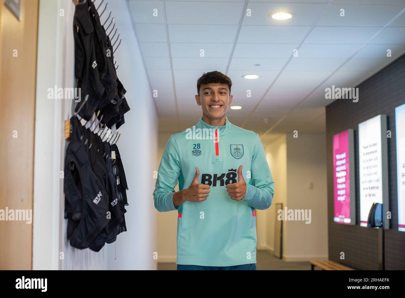 Burnley Player während des Ameen Al-Dakhil Burnley FC Trainings auf Barnfield Trainingsplatz Dienstag, 15. August 2023 Guthaben: Sharon Latham/Burnley FC/Alamy Live News Stockfoto