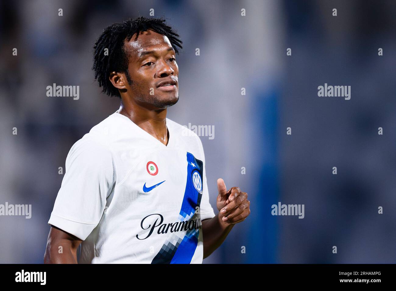 Juan Cuadrado vom FC Internazionale schaut während des freundlichen Fußballspiels zwischen dem FC Internazionale und KF Egnatia zu. Stockfoto