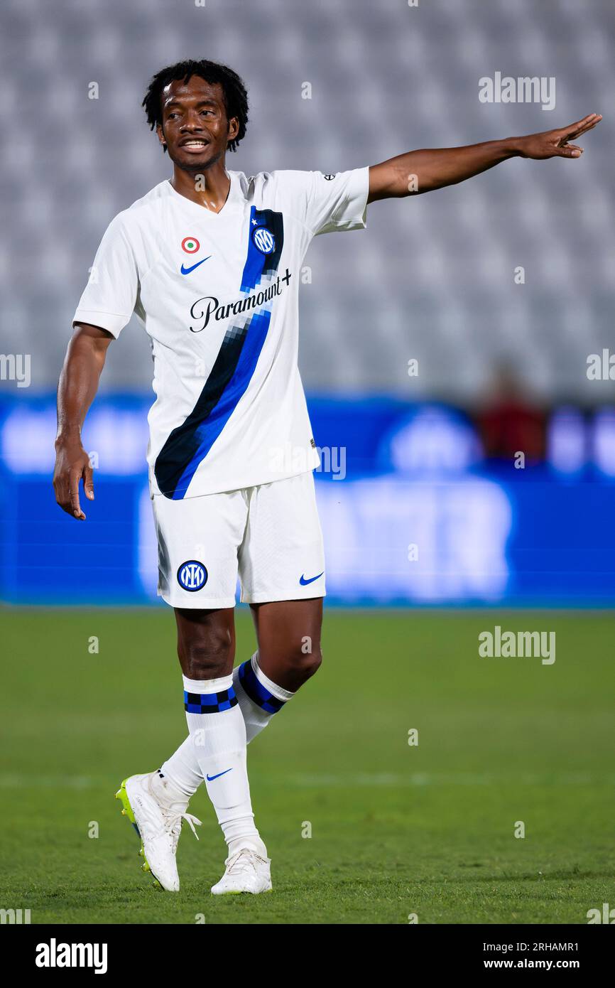 Juan Cuadrado vom FC Internazionale Gesten während des freundlichen Fußballspiels zwischen FC Internazionale und KF Egnatia. Stockfoto