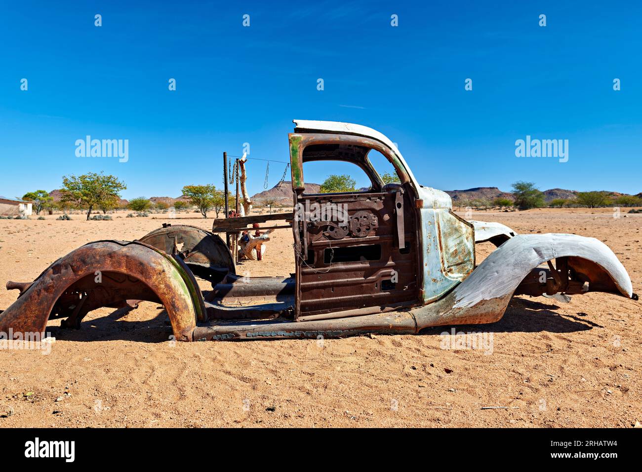 Namibia. Ein klassischer Autounfall, der in der Wüste verrottet Stockfoto