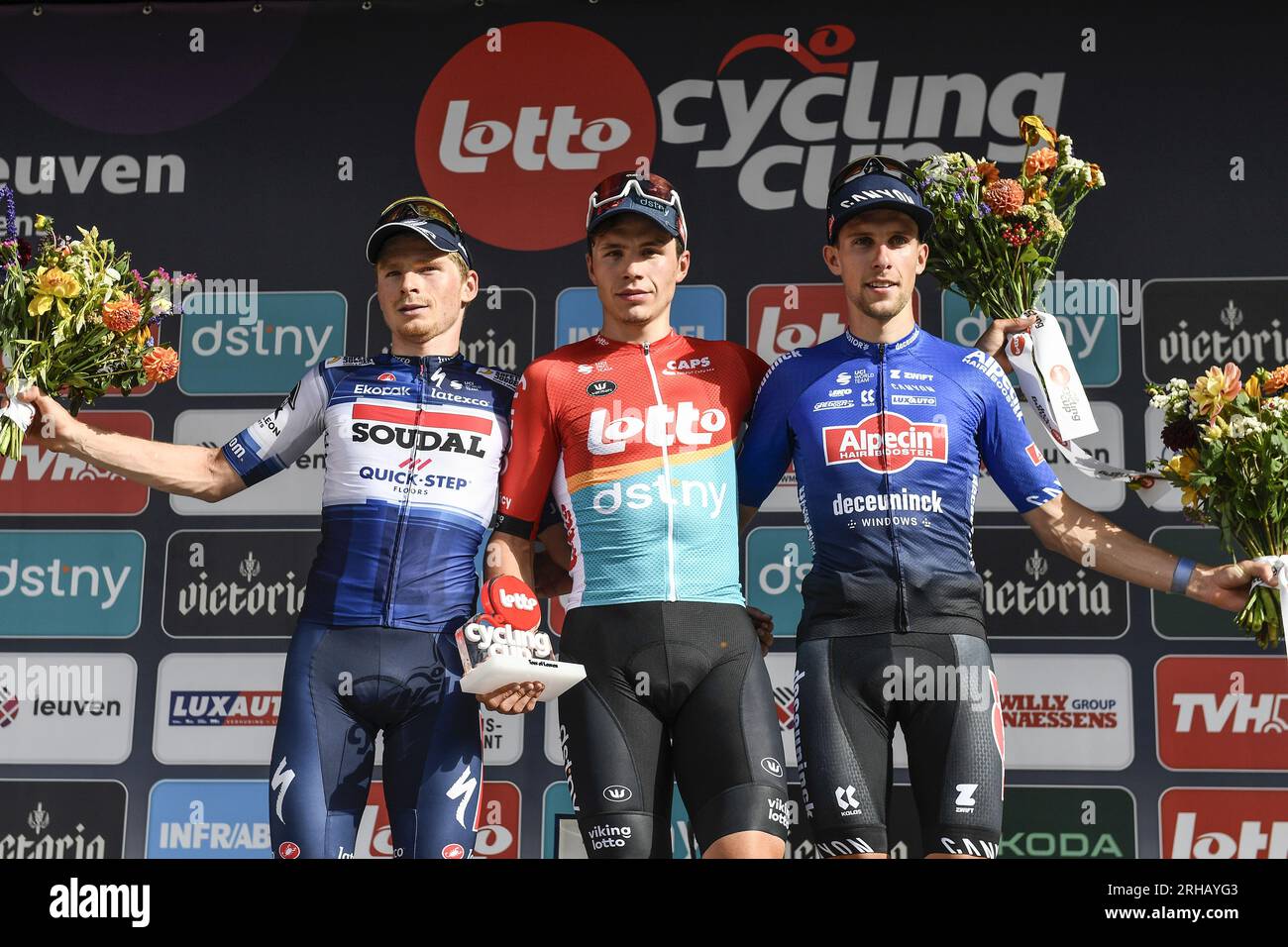 Leuven, Belgien. 15. Aug. 2023. Der belgische Arnaud De Lie von Lotto-Dstny feiert auf dem Podium, nachdem er das eintägige Radrennen „Tour of Leuven - Memorial Jef Scherens“ am Dienstag, den 15. August 2023 in Leuven gewonnen hat. BELGA FOTO GOYVAERTS Kredit: Belga News Agency/Alamy Live News Stockfoto