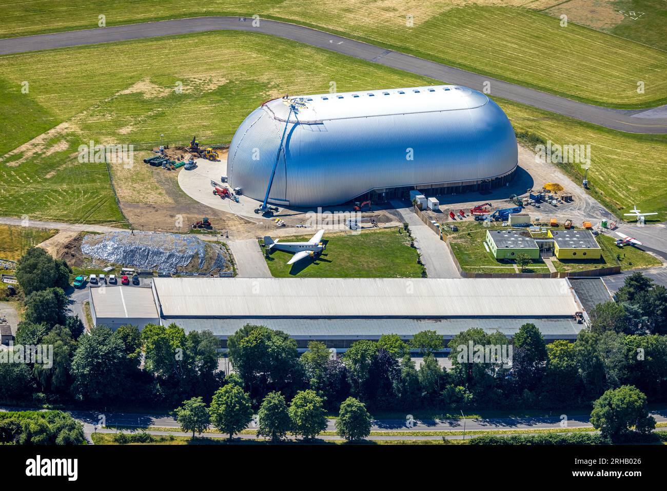 Luftaufnahme, Flugplatz Essen/Mülheim, Start- und Landebahn, Luftschiff Hangar, Holthausen - Südosten, Mülheim an der Ruhr, Ruhrgebiet, Nordrhein-Wes Stockfoto