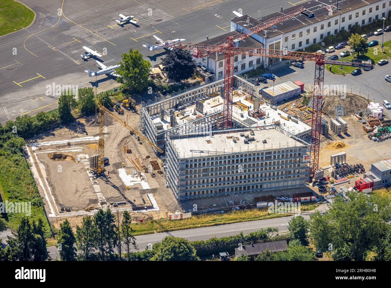 Luftaufnahme, Flughafen Essen/Mülheim, Baustelle mit neuem Bürokomplex DOQ 52, Holthausen - Südosten, Mülheim an der Ruhr, Ruhrgebiet Stockfoto