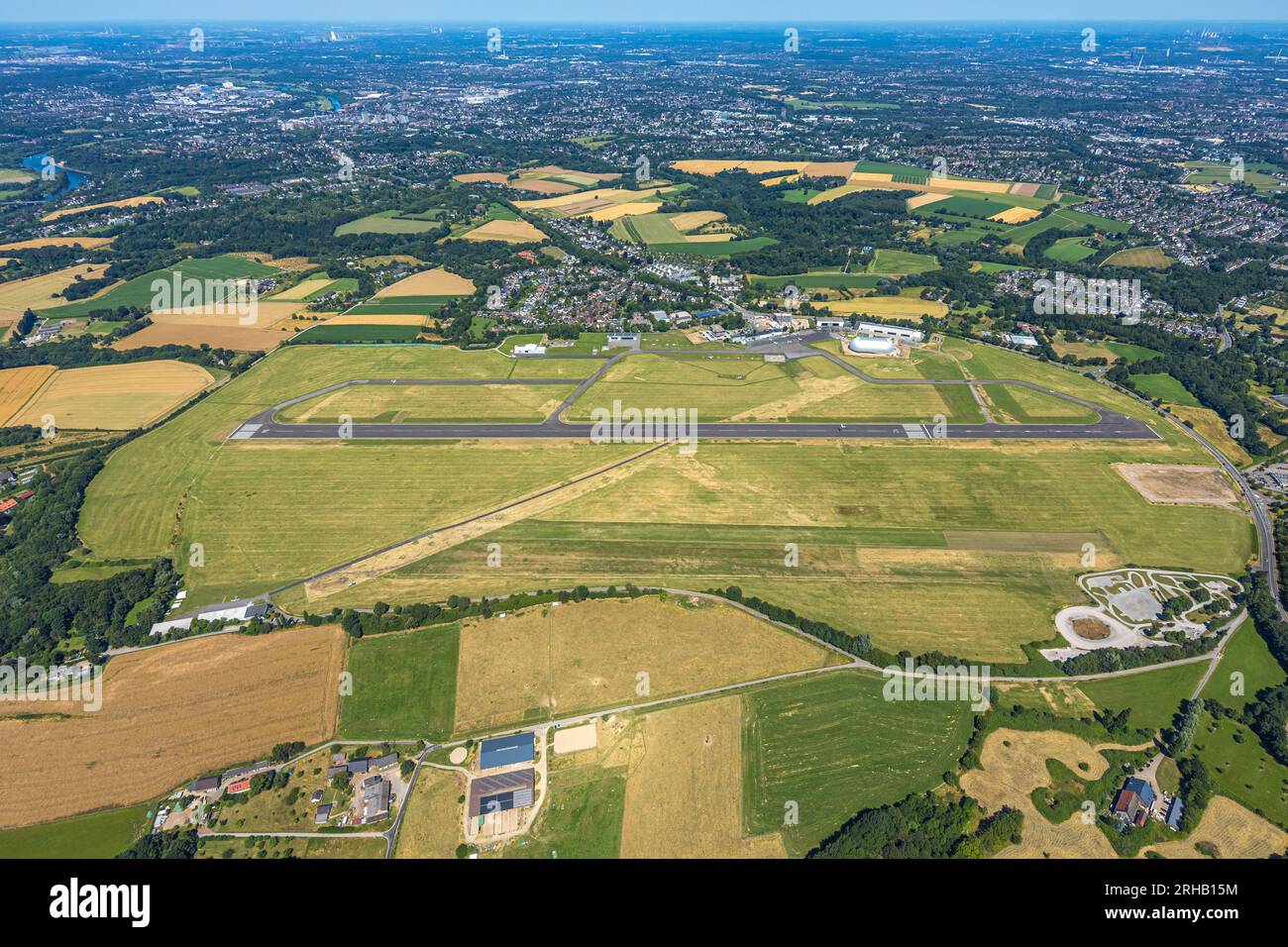 Luftaufnahme, Flugplatz Essen/Mülheim, Start- und Landebahn, Luftschiff Hangar, Holthausen - Südosten, Mülheim an der Ruhr, Ruhrgebiet, Nordrhein-Wes Stockfoto