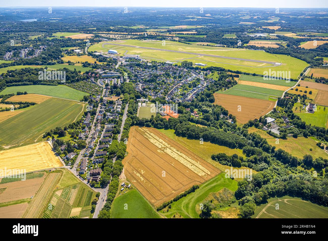 Luftaufnahme, Flughafen Essen/Mülheim, Raadt Airport Settlement, Holthausen - Südosten, Mülheim an der Ruhr, Ruhrgebiet, Nordrhein-Westfalen, Deutschland Stockfoto