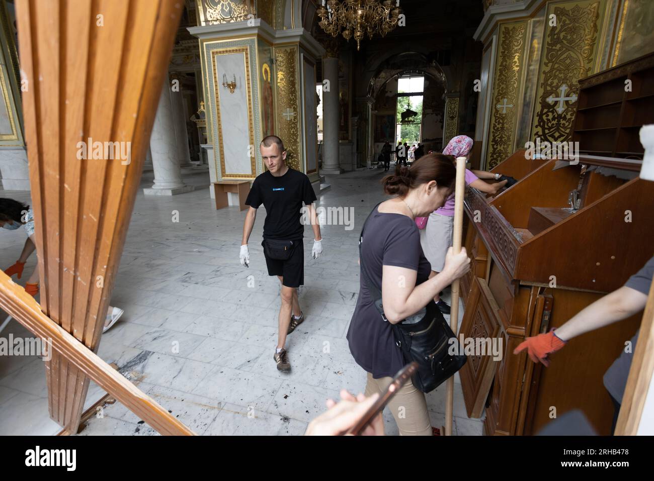 ODESSA UKRAINE-23. Juli 2023: Der Bau der orthodoxen Kirche in Odessa, die während des russisch-ukrainischen Krieges durch Raketen zerstört wurde. Zerstörte Wände, Risse oder Stockfoto