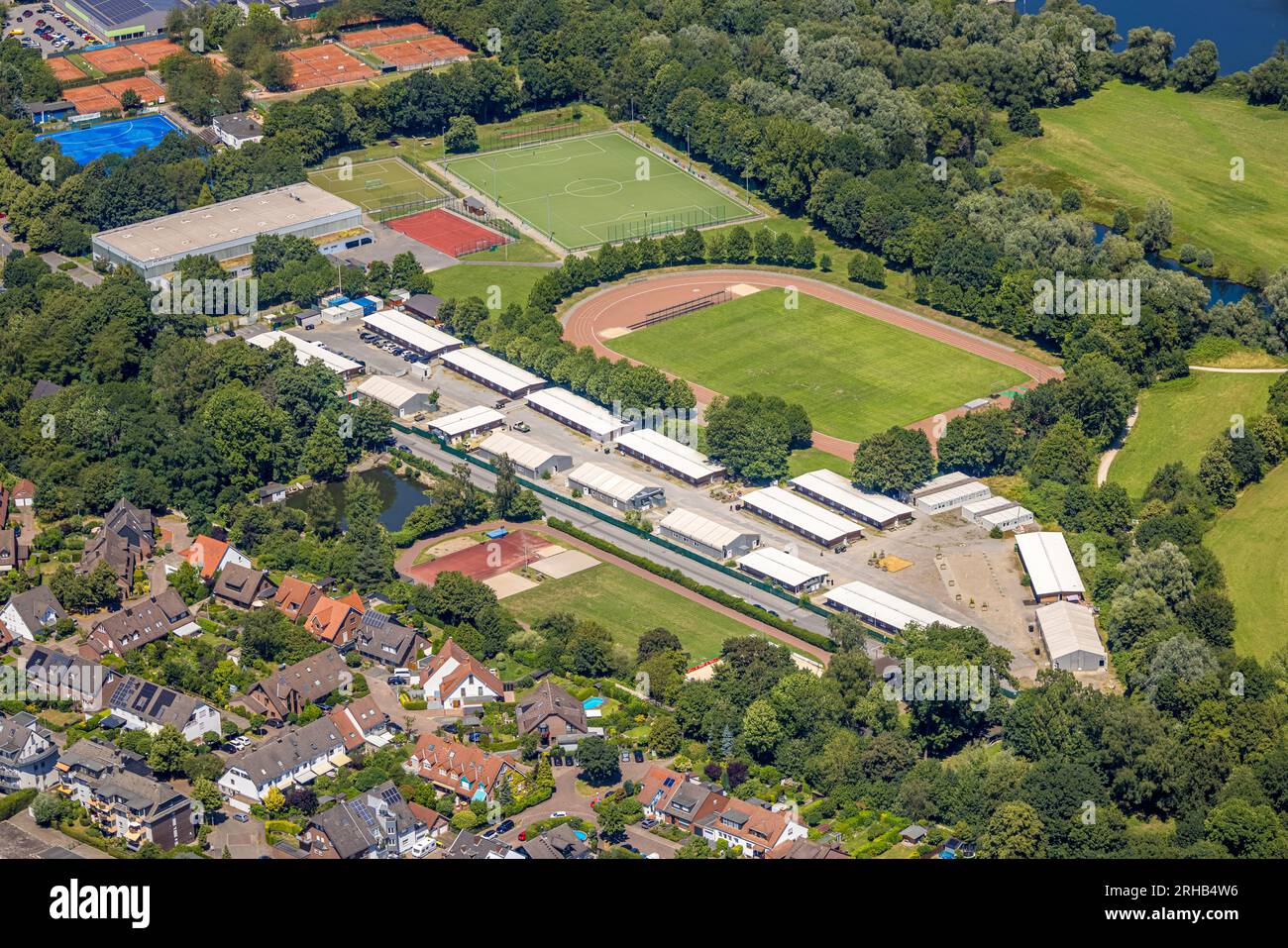 Luftaufnahme, Flüchtlingsdorf Saarn im Sportpark Sarner Ruhraue, Saarn, Mülheim an der Ruhr, Ruhrgebiet, Nordrhein-Westfalen, Deutschland, DE, Europa, Stockfoto
