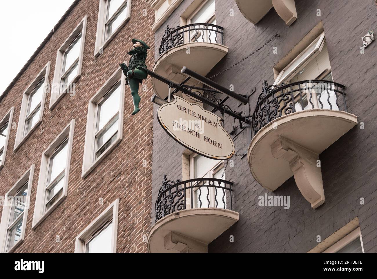 Außenfassade des ehemaligen Green man & French Horn Public House an der St. Martin's Lane, London, England, Großbritannien Stockfoto
