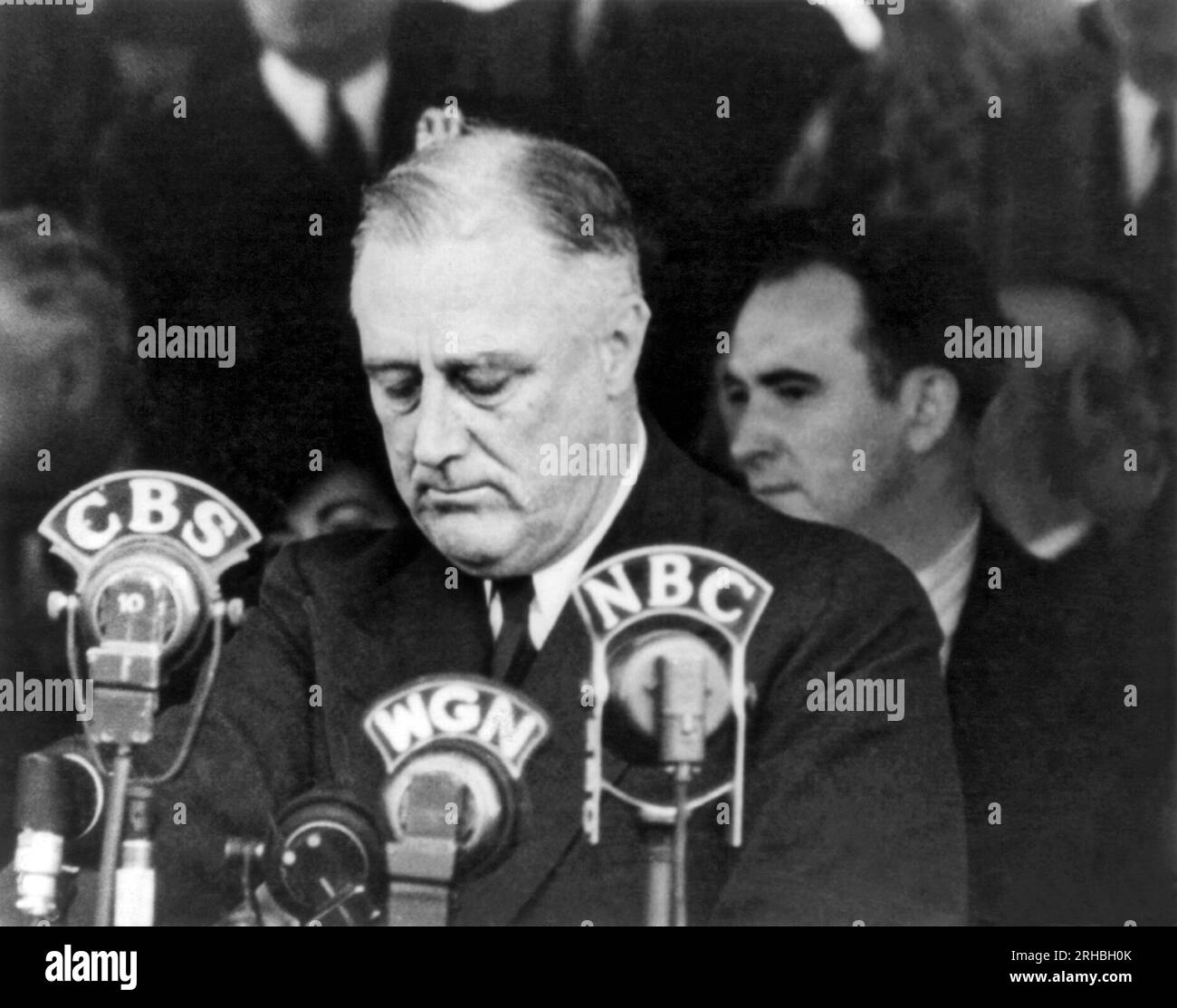 Washington, D.C.: c. 1943 Präsident Franklin Delano Roosevelt während einer Radiosendung Stockfoto