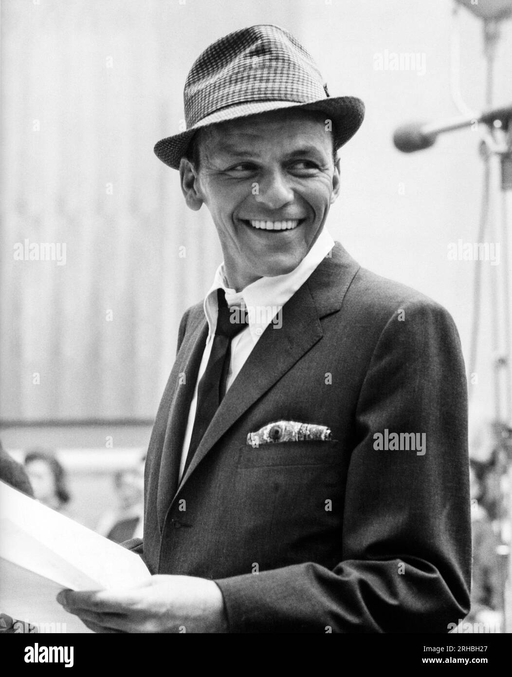 Hollywood, Kalifornien: c. 1954 Singer und Schauspieler Frank Sinatra, Stockfoto