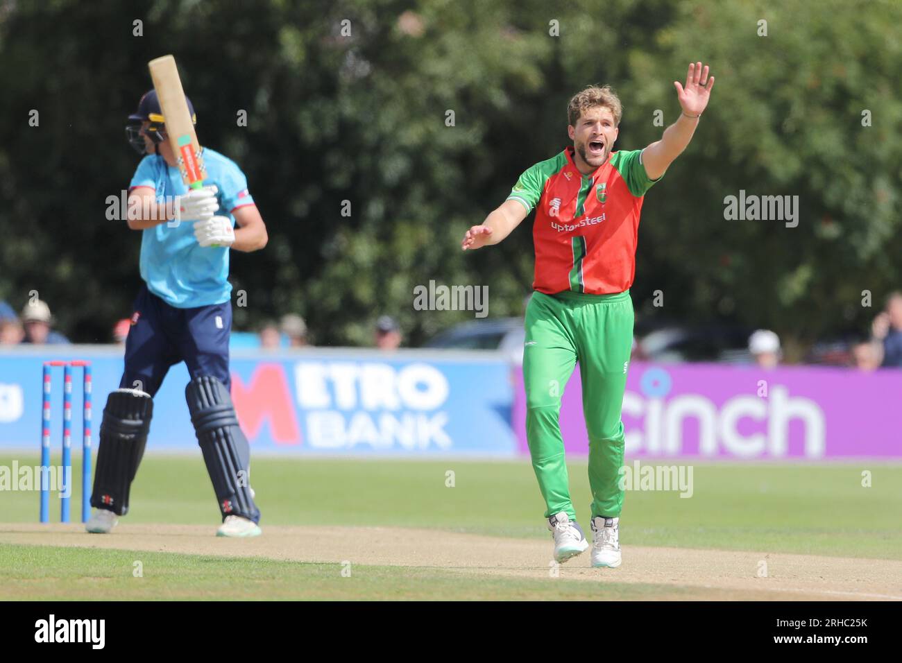 Wiaan Mulder aus Leicestershire mit einem Appell für einen Wicket während Leicestershire Foxes vs Essex Eagles, Metro Bank One-Day Cup Cricket im Kibworth CRI Stockfoto