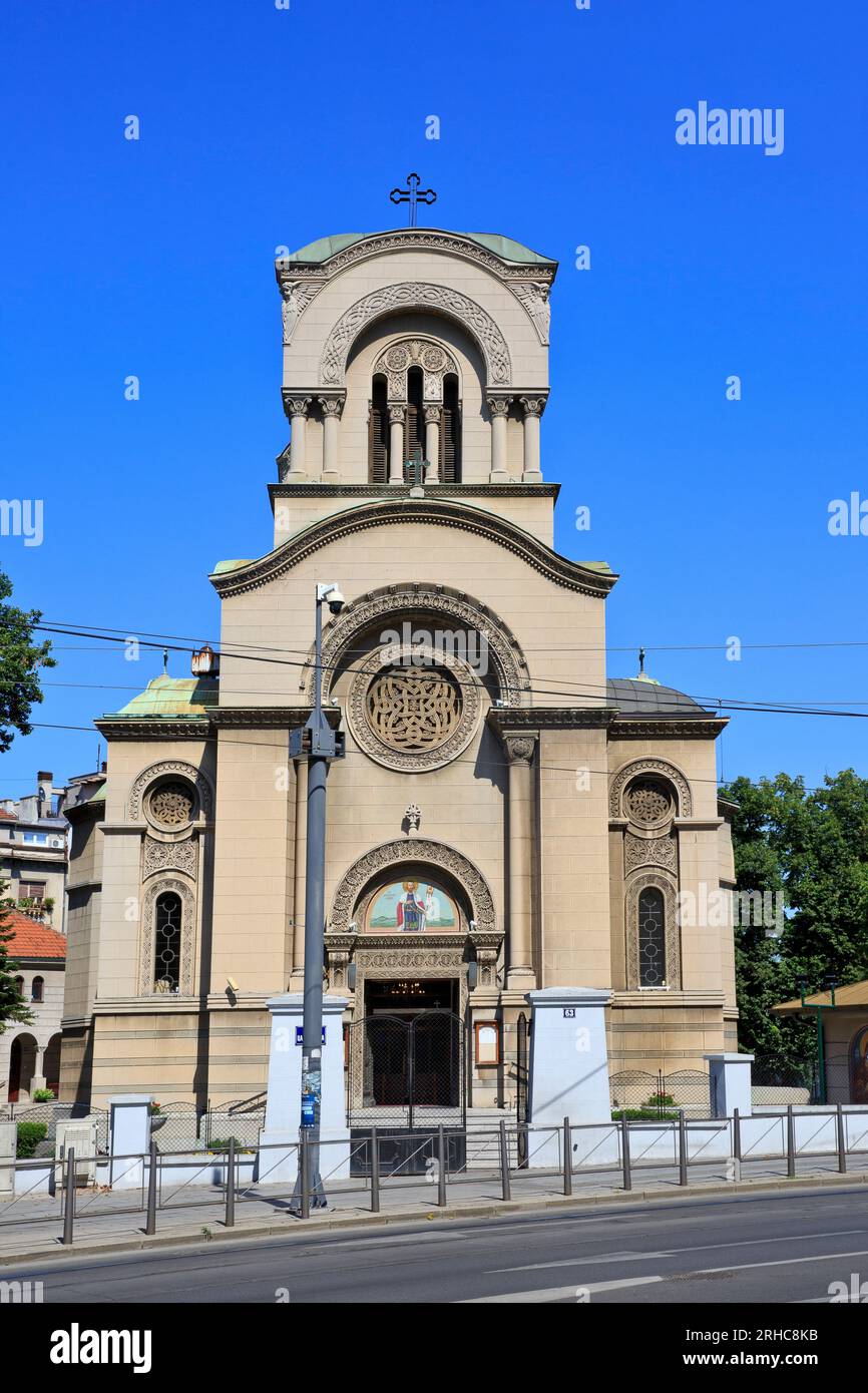 Der Haupteingang zur serbisch-orthodoxen Kirche des Heiligen Alexander Newski in Belgrad, Serbien Stockfoto