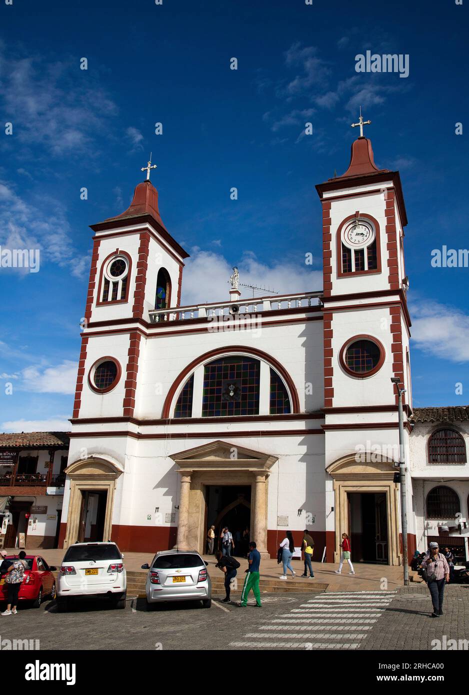 La Unión, Antioquia - Kolumbien - 28. Mai 2022. Our Lady of Mercy Parish, ist ein kolumbianischer Tempel der katholischen Anbetung, es befindet sich im Hauptpark von Stockfoto