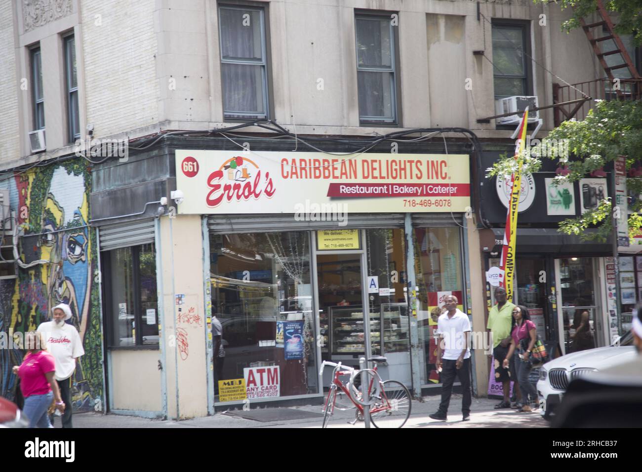 Karibische Bäckerei entlang der Flatbush Avenue im Flatbush-Viertel von Brooklyn, New York. Stockfoto