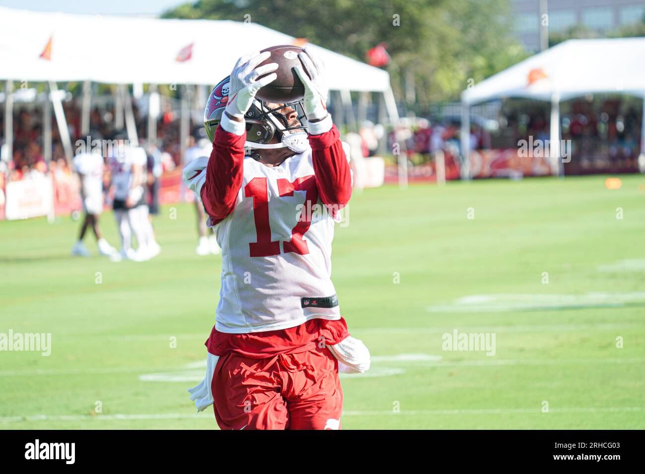 Tampa, Florida, USA, 14. August 2023, Tampa Bay Buccaneers Spieler Taye Barber #17 während eines Trainingscamps im Advent Health Training Center. (Foto C Stockfoto