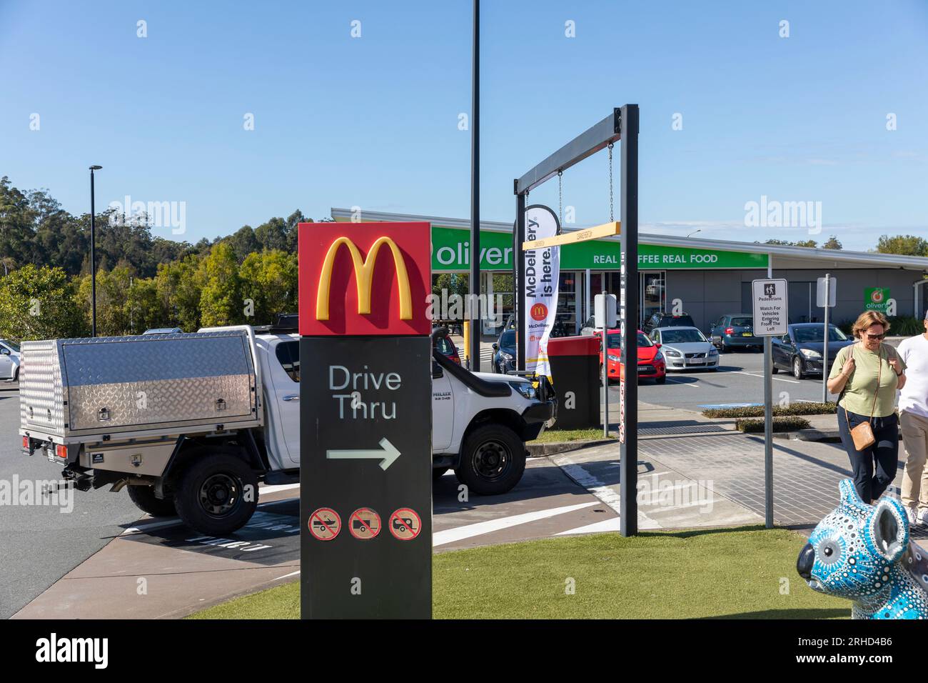 Australien, McDonalds Restaurant fahren durch Burger and Chips im Port Macquarie Servi8ce Centre neben Pacific Highway Road, NSW, Australien Stockfoto