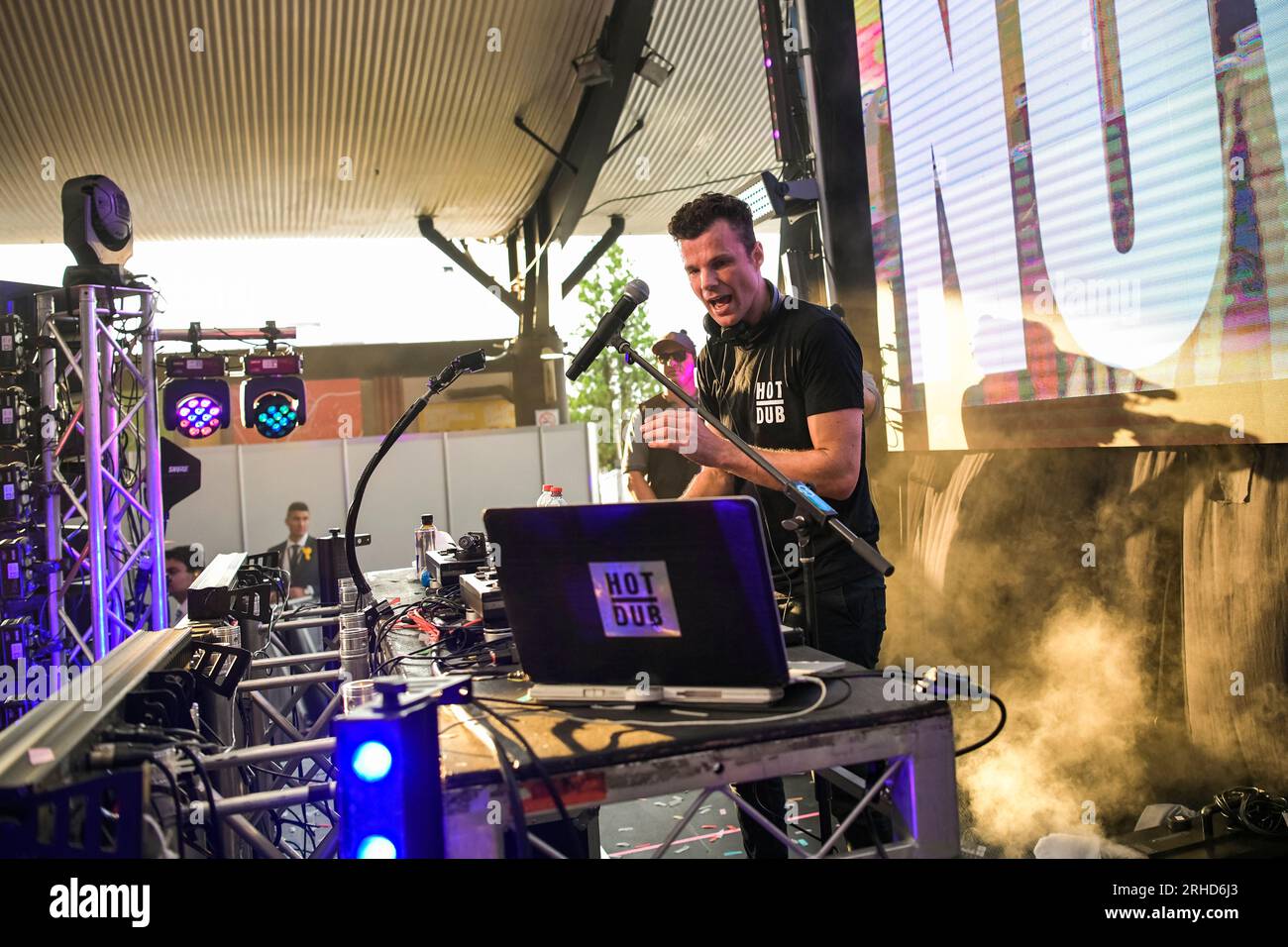 Sydney, Australien - 2. November 2019 - Tom Lowndes (DJ Tom Loud), bekannt als Hot Dub Time Machine, ein australischer DJ, der als The bekannt ist Stockfoto