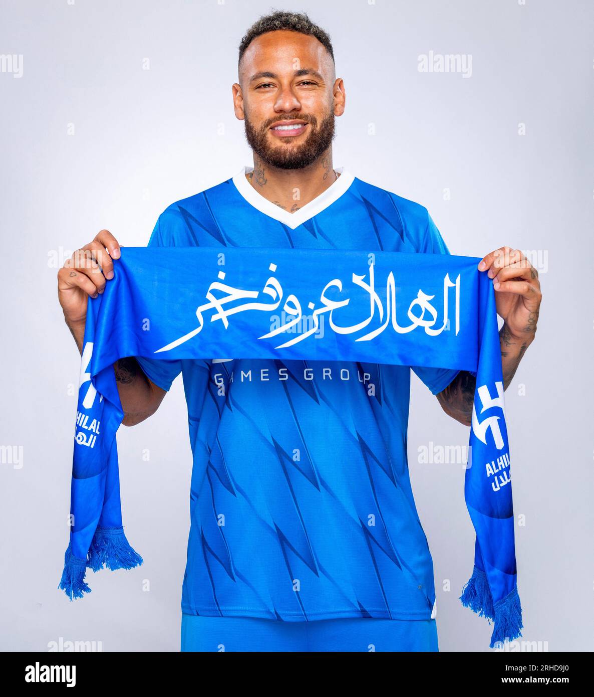 Riad, Saudi-Arabien. 15. Aug. 2023. Auf einem Foto, das am 15. August 2023 vom saudischen Fußballverein Al-Hilal veröffentlicht wurde, posiert der brasilianische Fußballspieler Neymar da Silva Santos Júnior, bekannt als Neymar Júnior, mit dem blauen Al-Hilal-Trikot in Riad, Königreich Saudi-Arabien. Foto: Balkis Press/ABACAPRESS.COM Kredit: Abaca Press/Alamy Live News Stockfoto