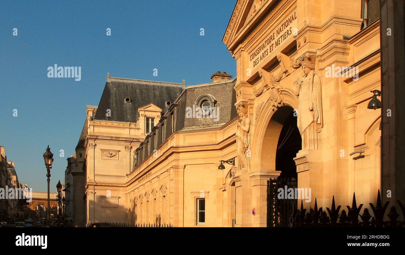 CONSERVATOIRE NATIONAL DES ARTS ET METIERS ET LA PORTE ST MARTIN. ARTS ET METIERS (PARIS) Stockfoto