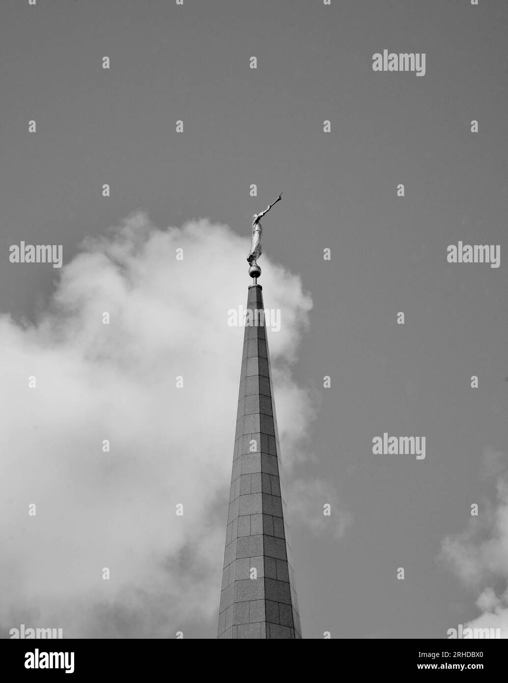Ein Blick auf den Engel Moroni, der eine Trompete bläst, ein Symbol des Mormonen Glaubens Stockfoto
