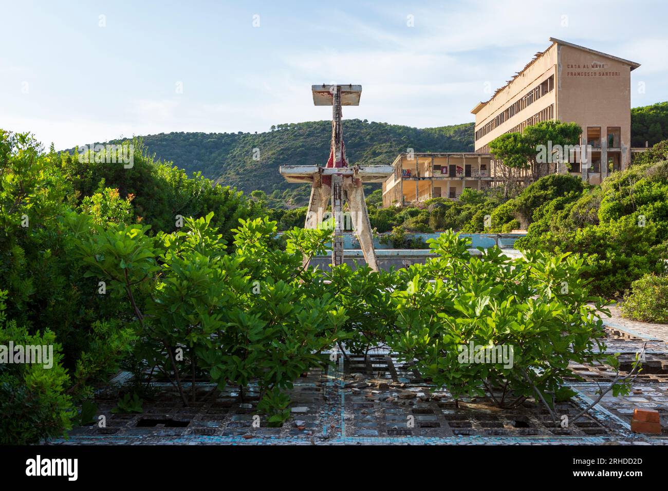 Die Ruinen der Casa Al Mare Francesco Sartori, ein Urlaubsort für die Familien der Arbeiter der nahe gelegenen Minen Montevecchio und Ingurtosu. Stockfoto