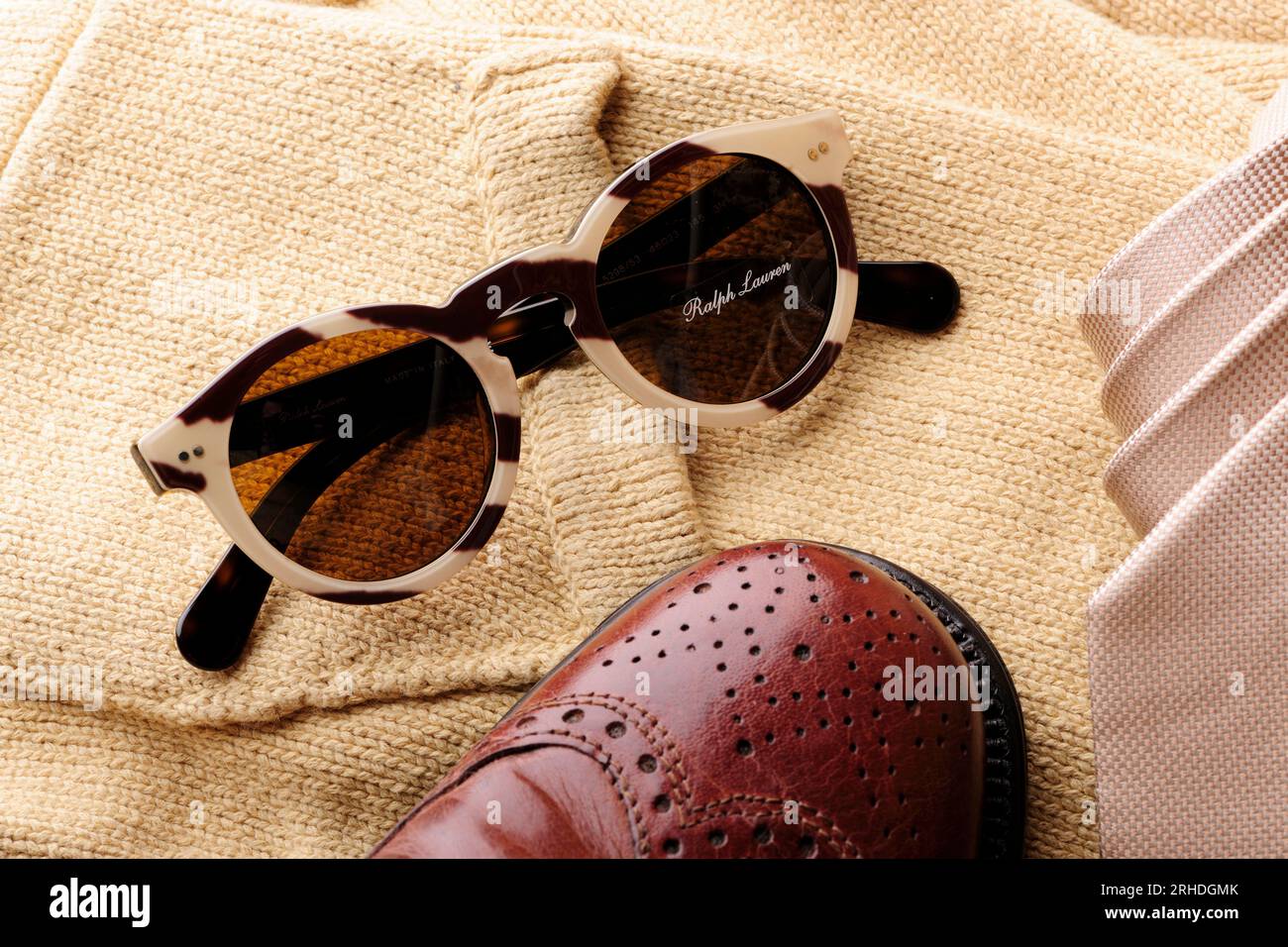 Schönheit, klassisch, schön, tragen, Kleidung, Accessoires, Accessoire, Zusatz, Ralph Lauren, Foto Kazimierz Jurewicz, Lifestyle, Stil, Trends, Luxus, Stockfoto