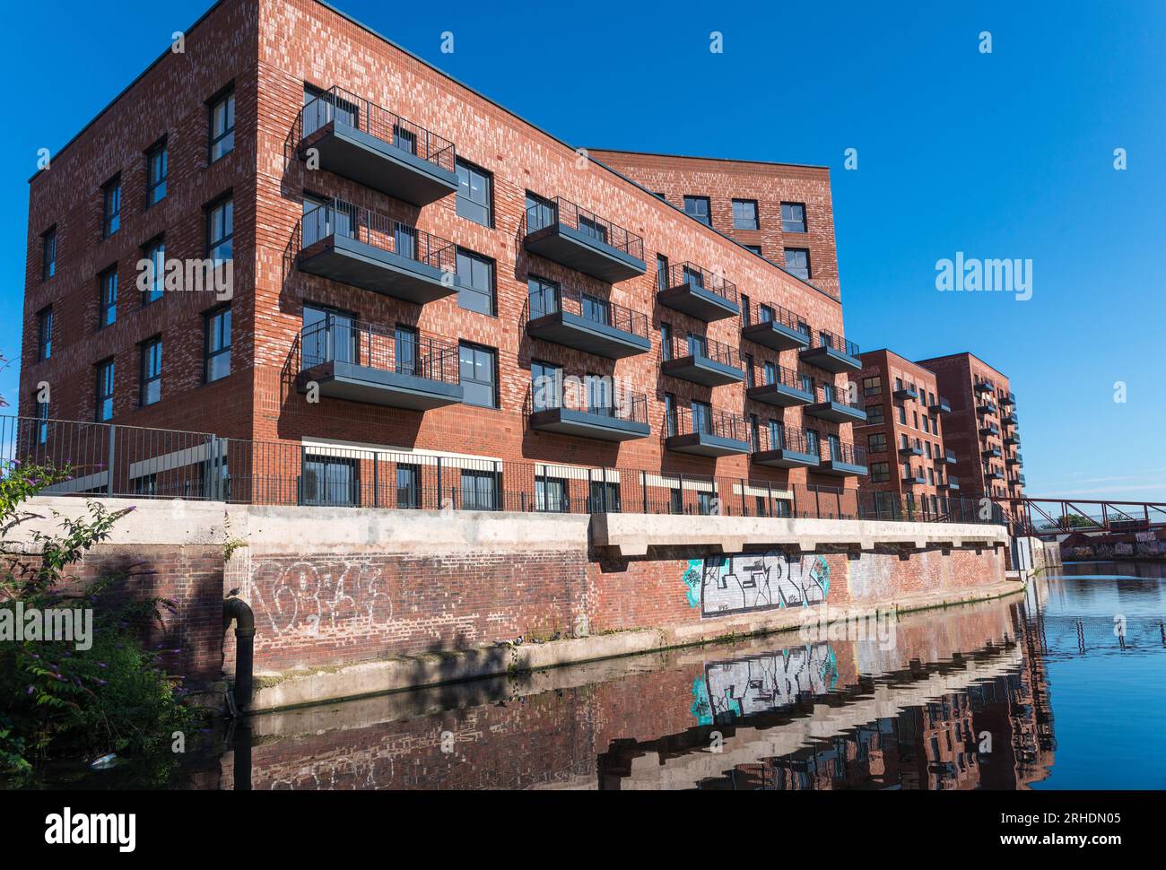 Durch die neue Wohnbauerschließung von Galliard Apsley am Soho Loop auf der Birmingham Canal Old Line entstehen 750 neue Häuser in Ladywood, Birmingham Stockfoto