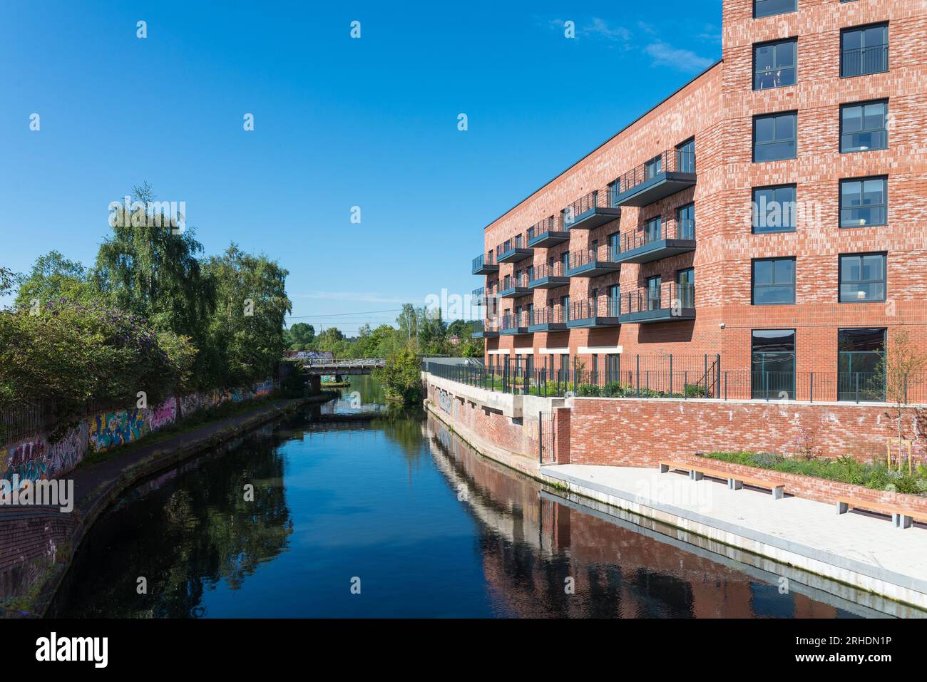 Durch die neue Wohnbauerschließung von Galliard Apsley am Soho Loop auf der Birmingham Canal Old Line entstehen 750 neue Häuser in Ladywood, Birmingham Stockfoto