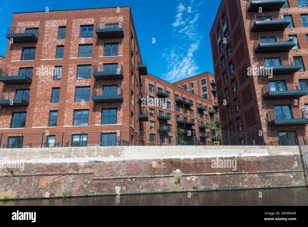 Durch die neue Wohnbauerschließung von Galliard Apsley am Soho Loop auf der Birmingham Canal Old Line entstehen 750 neue Häuser in Ladywood, Birmingham Stockfoto