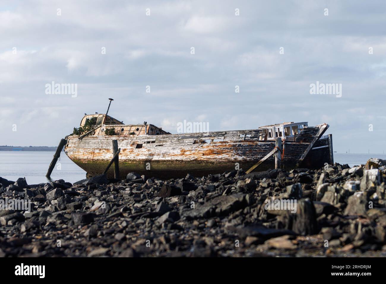 Ein Schiff zerstörte das Boot auf dem Friedhof von Bluff Stockfoto