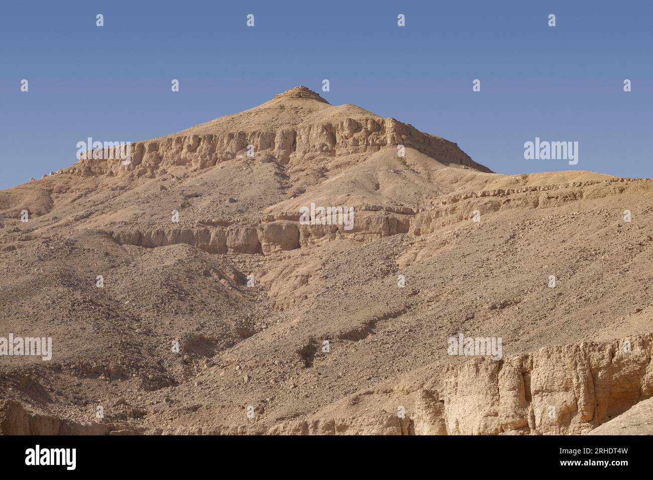 Die thebanischen Hügel und Berge von Meret Segar im Westjordanland Luxor Ägypten Stockfoto
