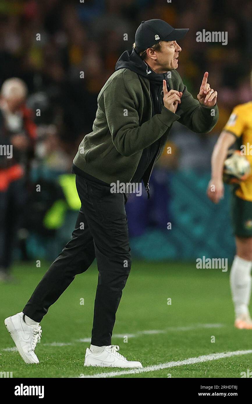 Tony Gustavsson Manager of Australia gibt seine Teamanweisungen während des Halbfinalspiels der FIFA Women's World Cup 2023 Australia Women vs England Women im Stadium Australia, Sydney, Australien, 16. August 2023 (Foto von Patrick Hoelscher/News Images) in Sydney, Australien, am 8./16. August 2023. (Foto: Patrick Hoelscher/News Images/Sipa USA) Stockfoto