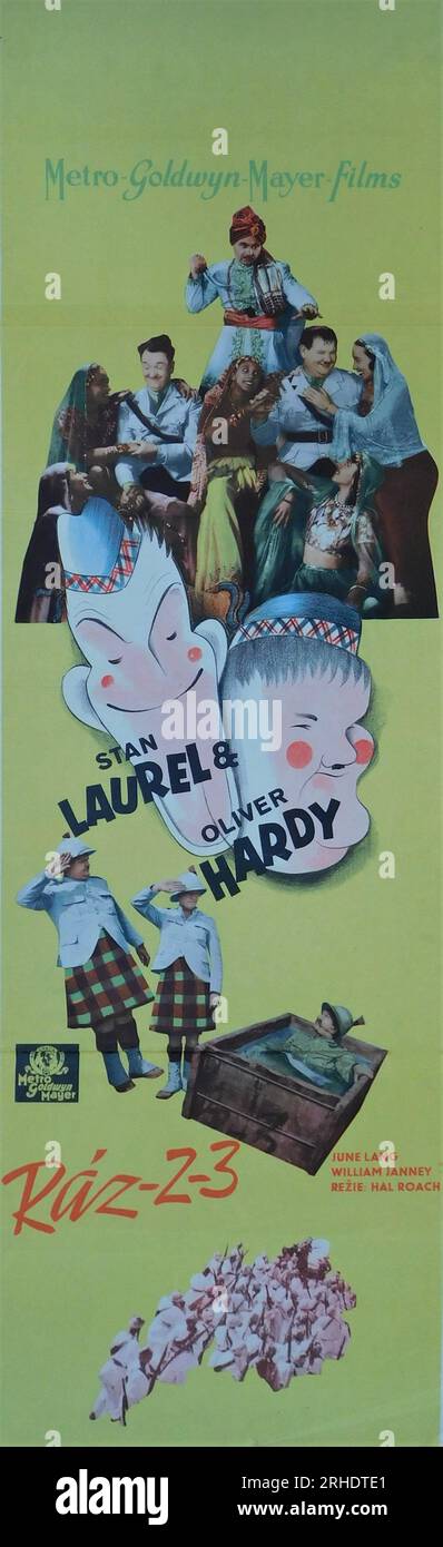 STAN LAUREL und OLIVER HARDY und JAMES FINLAYSON in BONNIE SCOTLAND 1935 Director JAMES W. Hal Roach Studios/Metro Goldwyn Mayer (MGM) Stockfoto