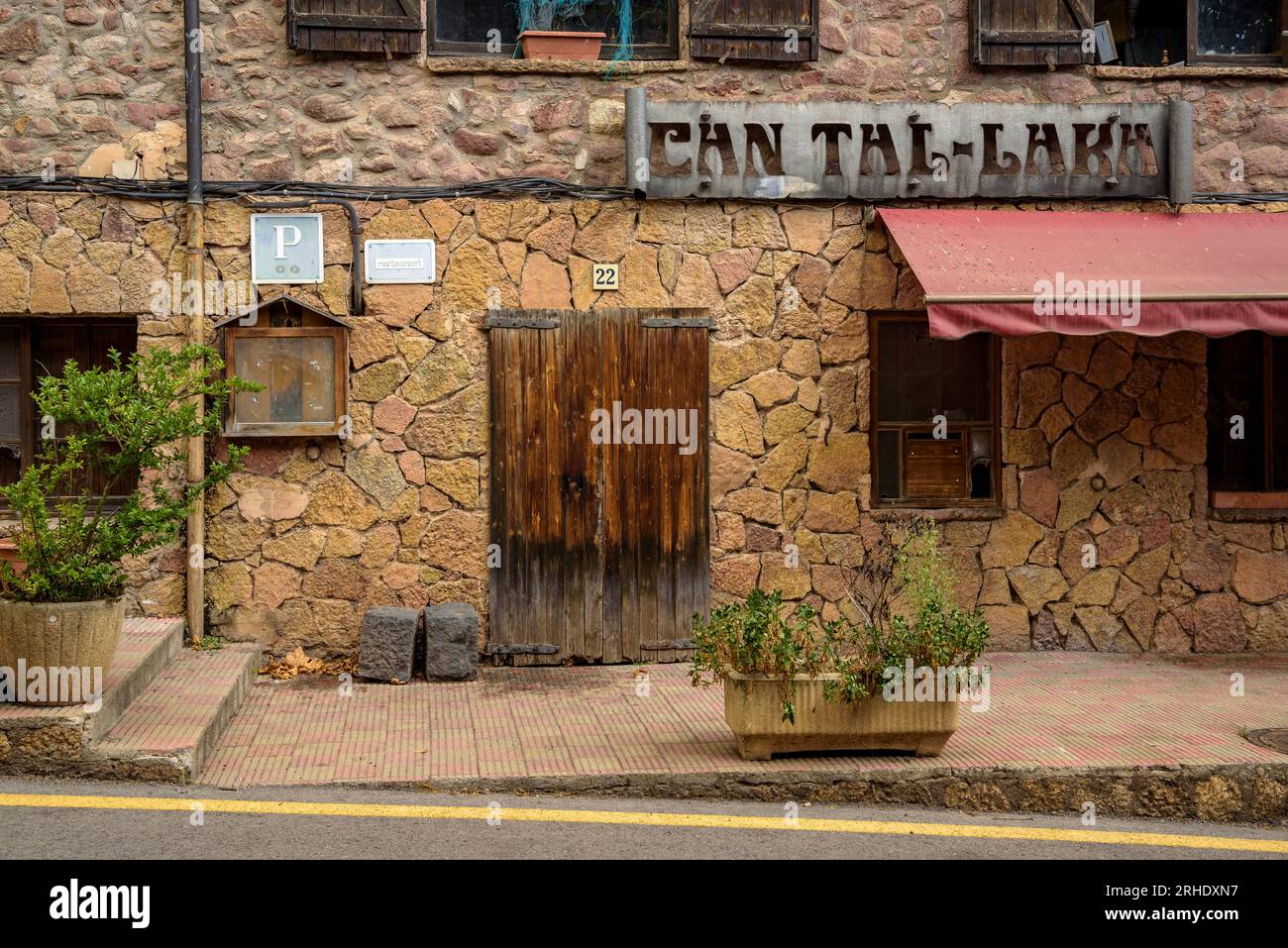 Häuser der Hauptstadt Ogassa (Ripollès, Girona, Katalonien, Spanien, Pyrenäen) ESP: Casas del Pueblo Principal de Ogassa (Ripollès, Gerona, España) Stockfoto
