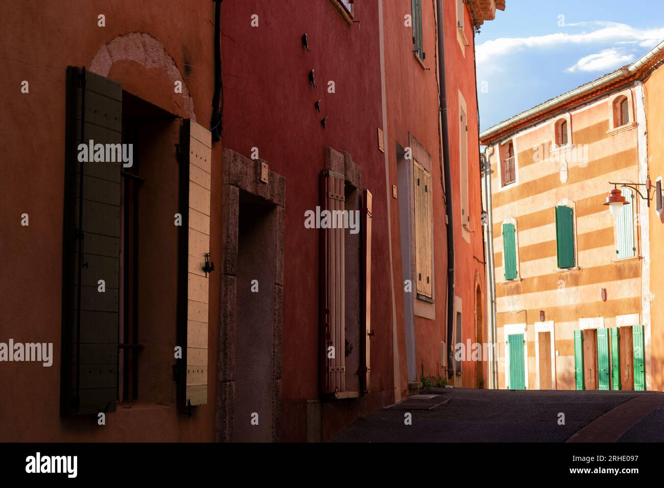 Straße in Roussillon, Provence, Frankreich Stockfoto