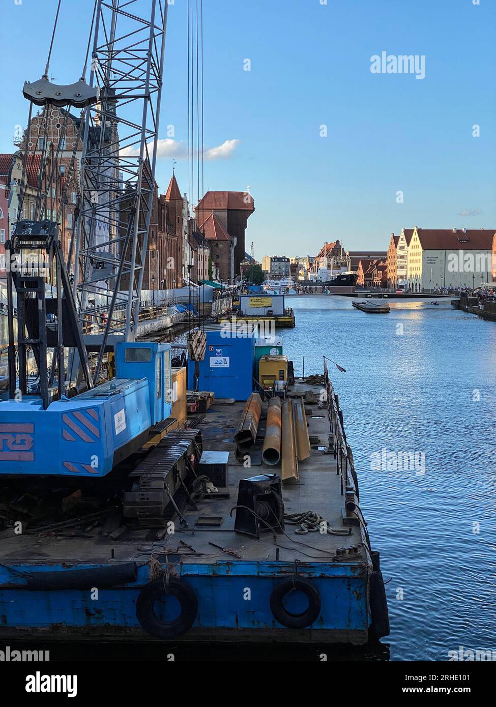 Das Krantor in Danzig (auf Polnisch: Brama Żuraw) ist eines der bekanntesten Wahrzeichen der Stadt und ein bedeutendes Beispiel für mittelalterliche H Stockfoto