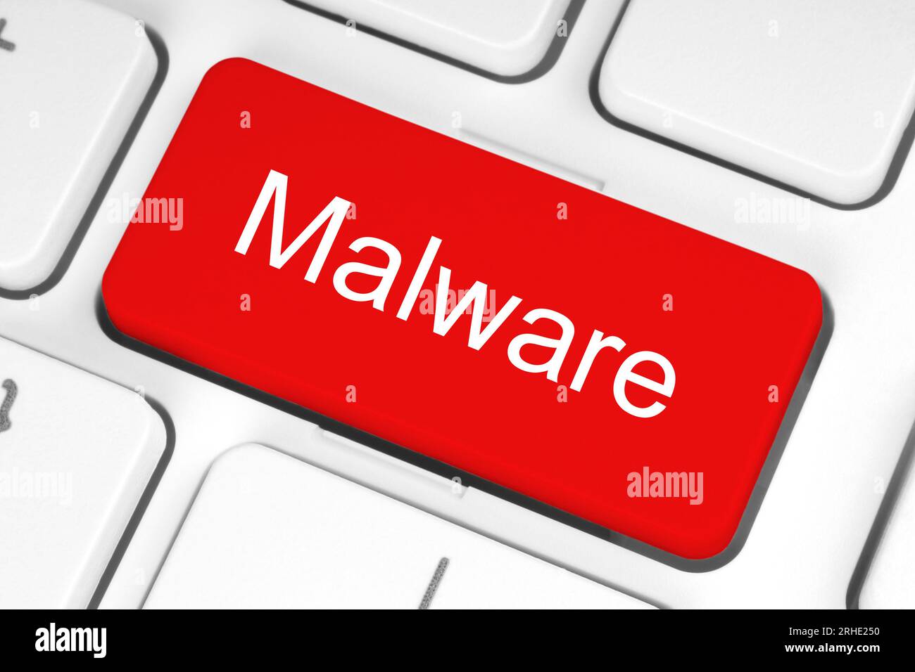 Roter Knopf mit Malware-Wort auf der Tastatur Nahaufnahme, Technologiekonzept Stockfoto