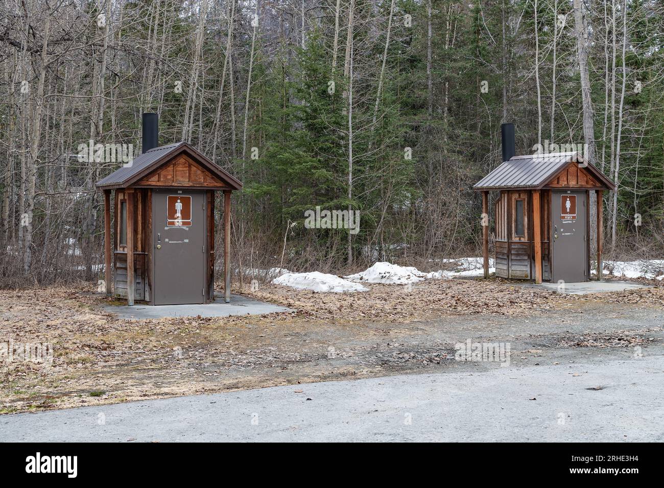 Öffentliche Toiletten im Erholungsgebiet Mount Billy Mitchell am Highway 4, Alaska, USA Stockfoto