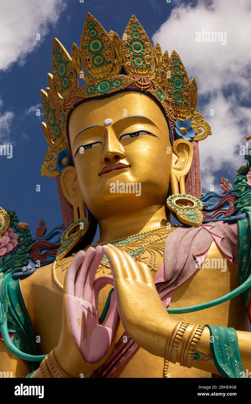 Indien, Ladakh, Nubra Valley, Diskit, Gyalwa Chamba (Maitreya Buddha) Statue, goldene Kopfkrone und Gesichtsdetails Stockfoto