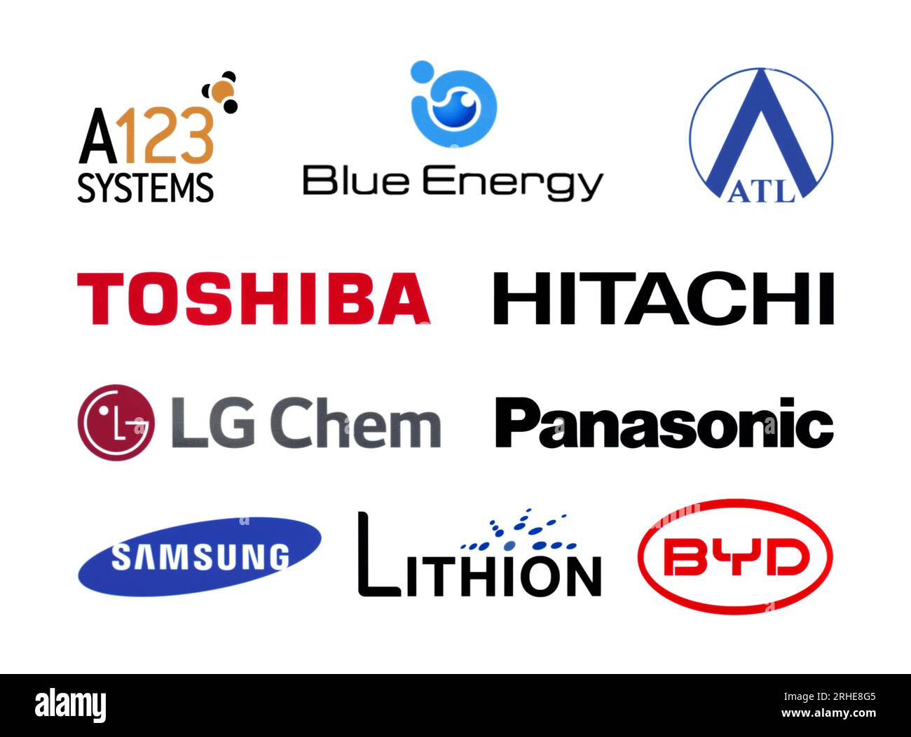 Kiew, Ukraine - 26. Oktober 2022: Logos der weltweit führenden Hersteller von Lithium-Batterien und -Akkumulatoren, gedruckt auf Papier, z. B. A123 Stockfoto