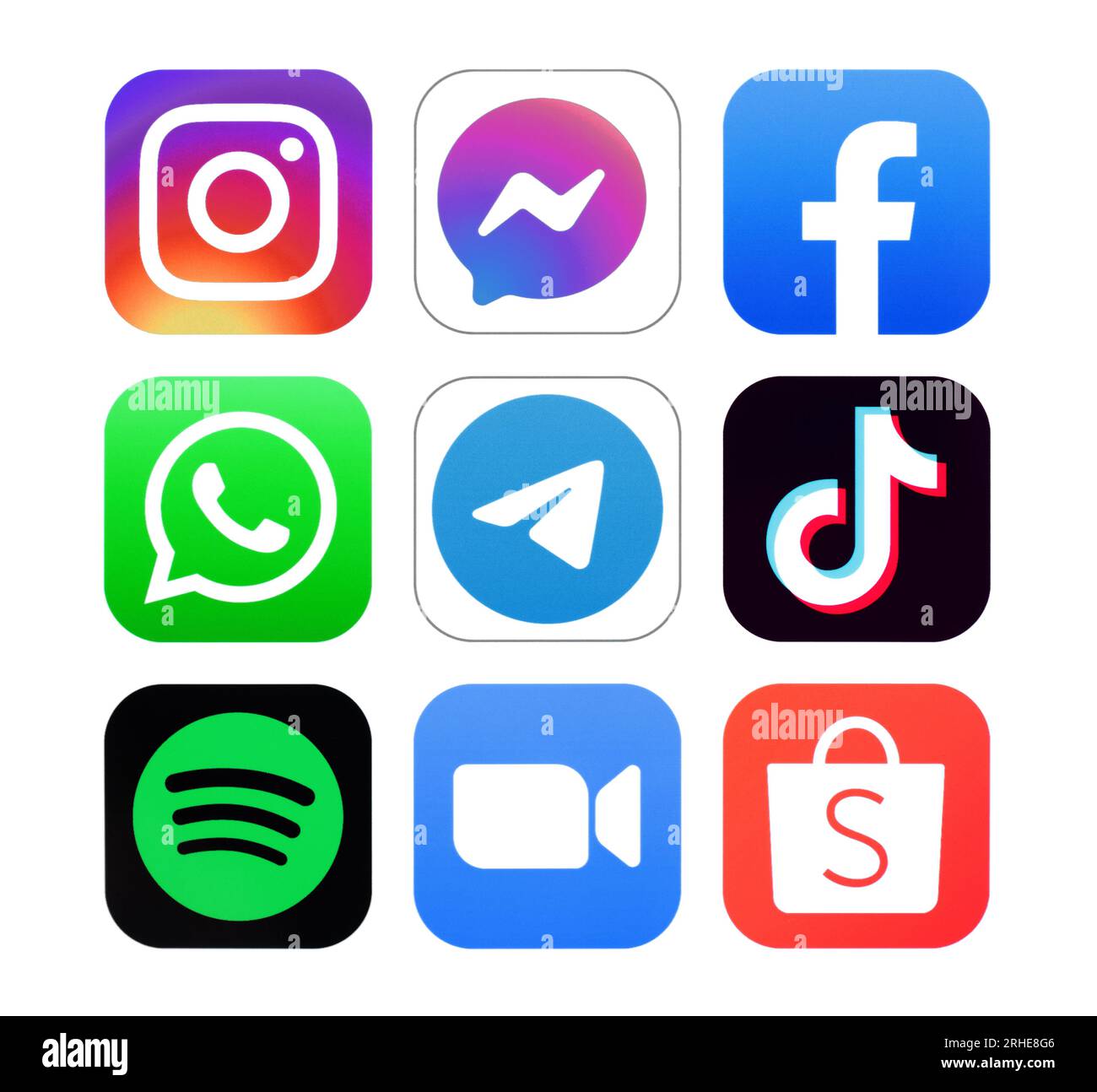 Kiew, Ukraine - 26. Oktober 2022: Icons Set of the Best Downloads Mobile Apps in the World of 2022, gedruckt auf Papier, wie Instagram, Messenger, F Stockfoto
