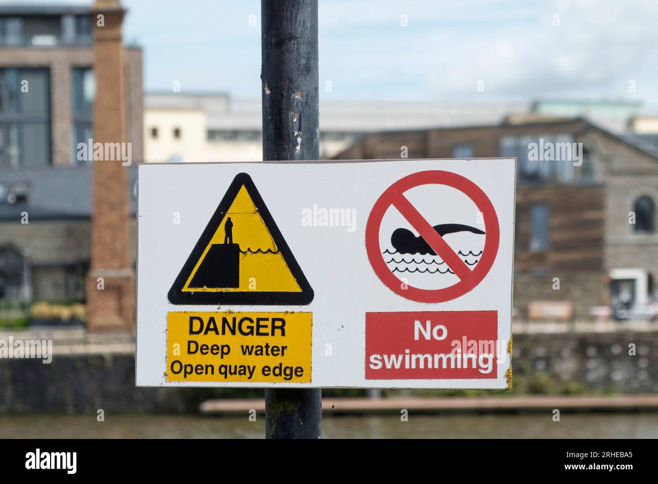 Bristol Harbourside Danger Deep Water No Swimming Schild Stockfoto