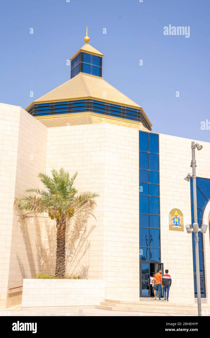 Die Kathedrale unserer Lieben Frau von Arabien. Katholische Kathedrale in Awali, Bahrain. Sie ist Sitz des Apostolischen Vikars von Nordarabien. Stockfoto