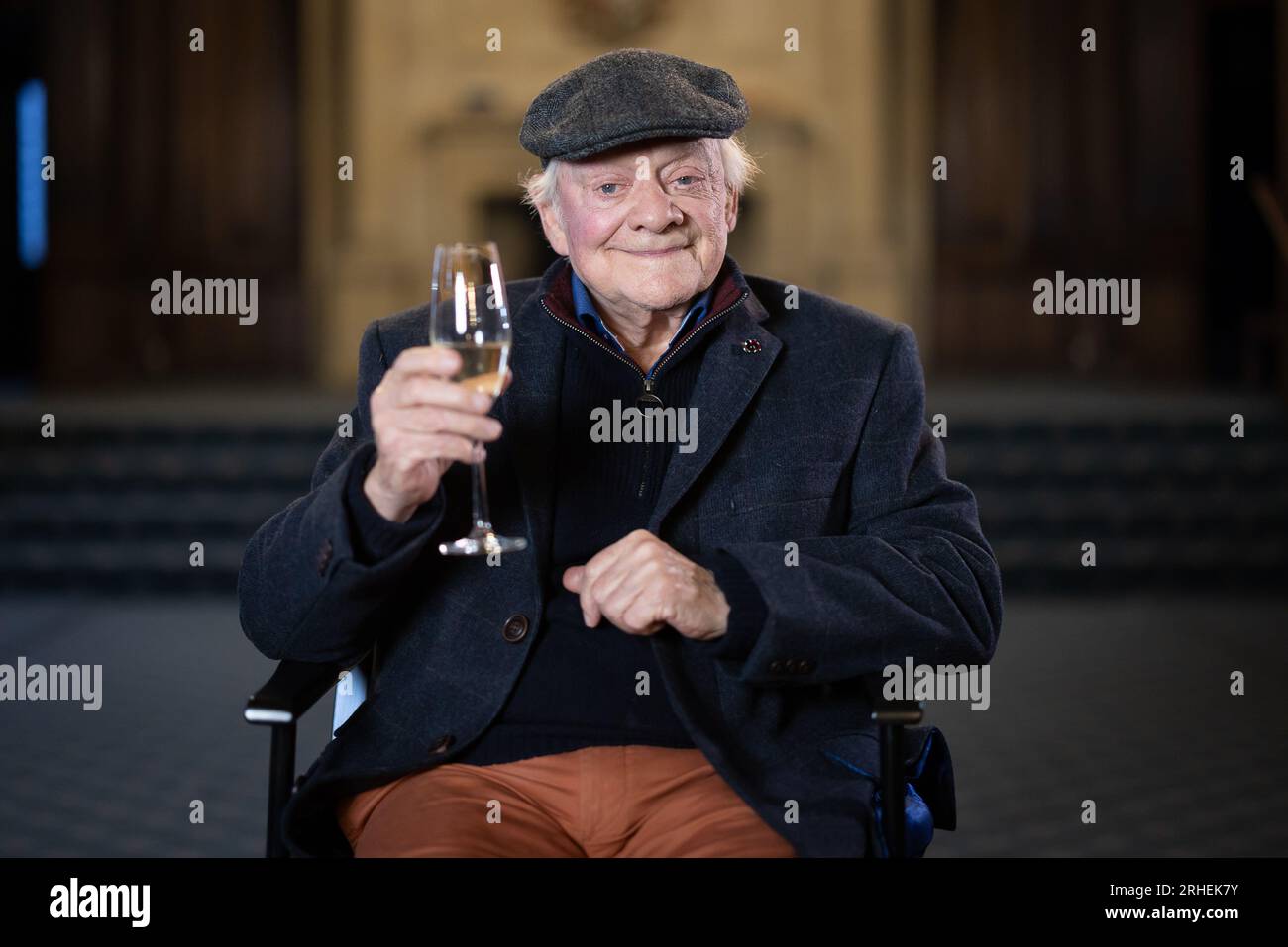 David Jason fotografierte am 7. November 2022 in den Pinewood Studios in England. Der Schauspieler wurde mit einer Straße gefeiert, die zu seinen Ehren benannt wurde. Stockfoto