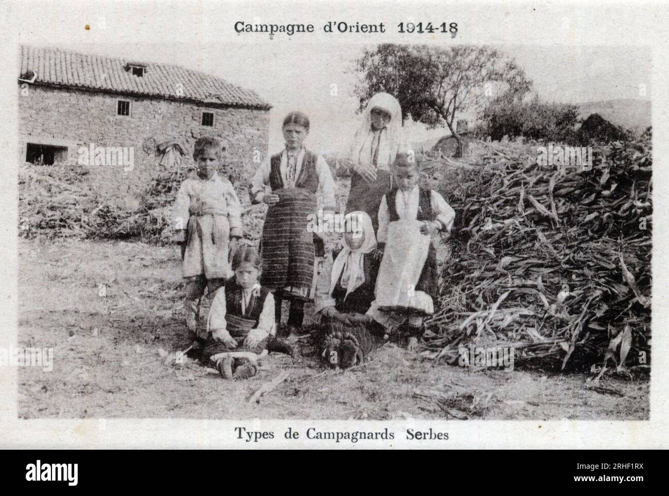 Serbie : Photo de groupe de paysans serbes - Carte postale 1914-1918 Stockfoto