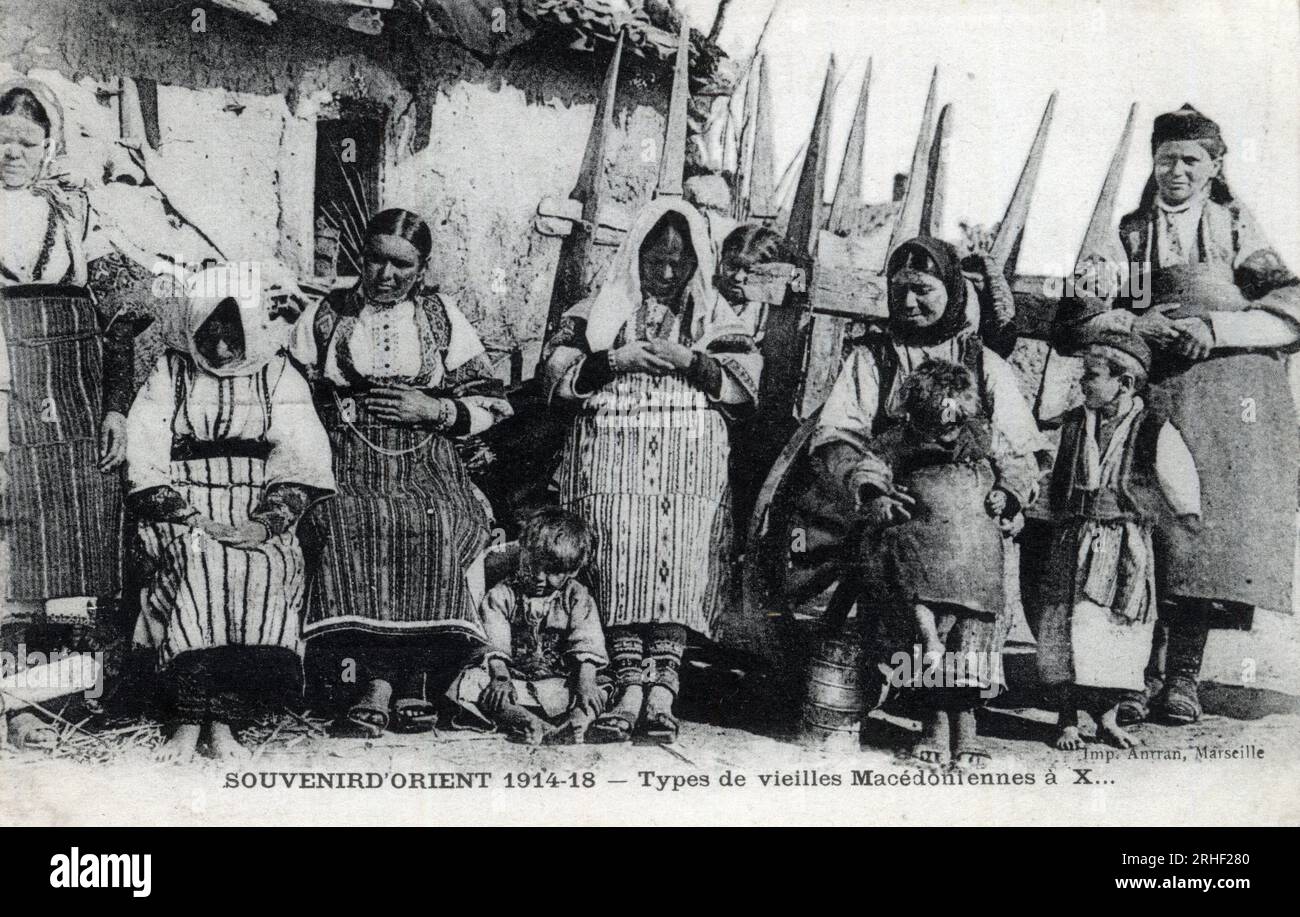 Macedoine : Photo de Groupe de vieilles macedonniennes - Carte postale 1914-1918 Stockfoto