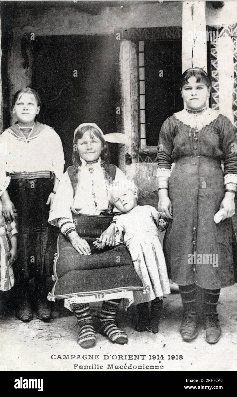 GRECE, Macedoine : Portrait d'une famille macedonienne - Carte postale 1914-1918 Stockfoto