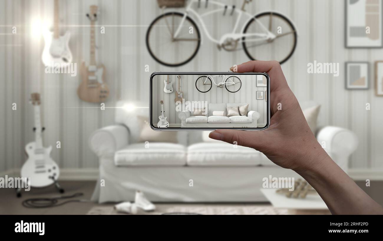 Hand halten Smartphone, AR-Anwendung, simulieren Möbel und Interior Design-Produkte im realen Zuhause, Architekt Designer-Konzept, skandinavischen livin Stockfoto