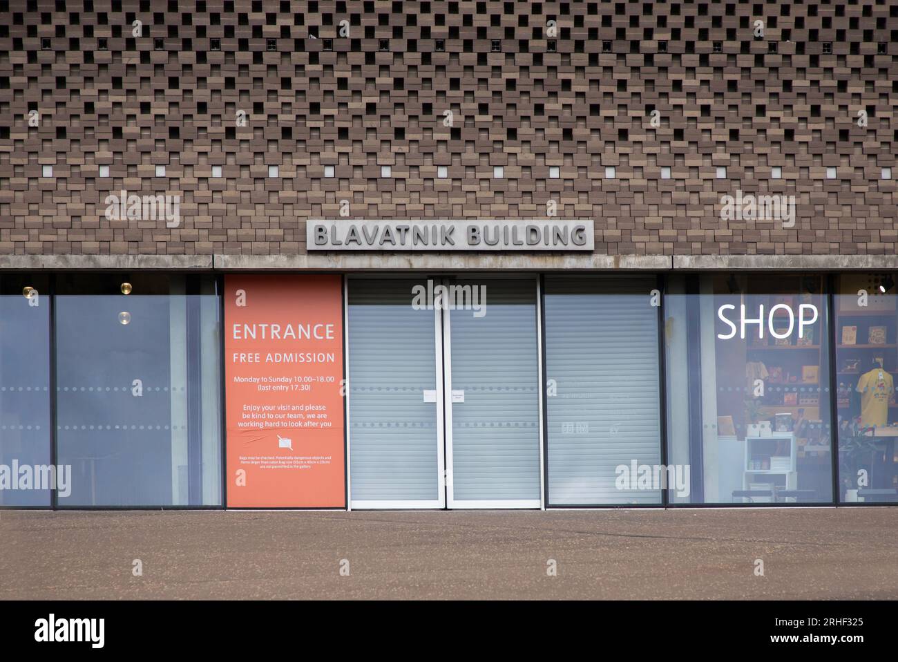 Außeneingang des Blavatnik Building Tate Gallery London Stockfoto