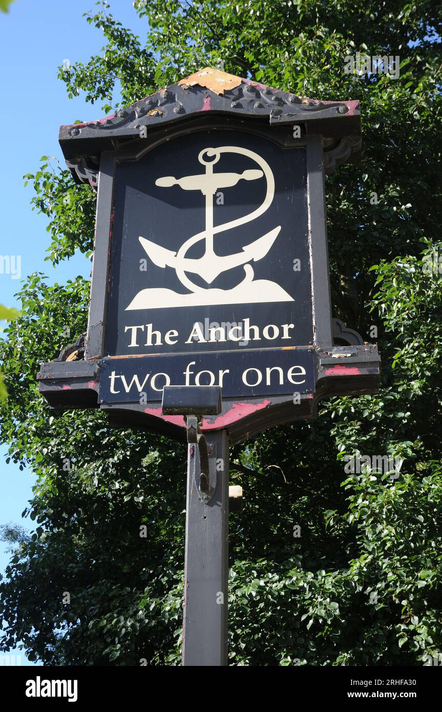 Das Anchor inn Schild, Wadesmill, Hertfordshire Stockfoto